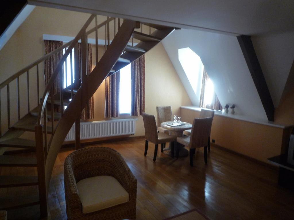 Le Chateau De Rendeux Ruang foto