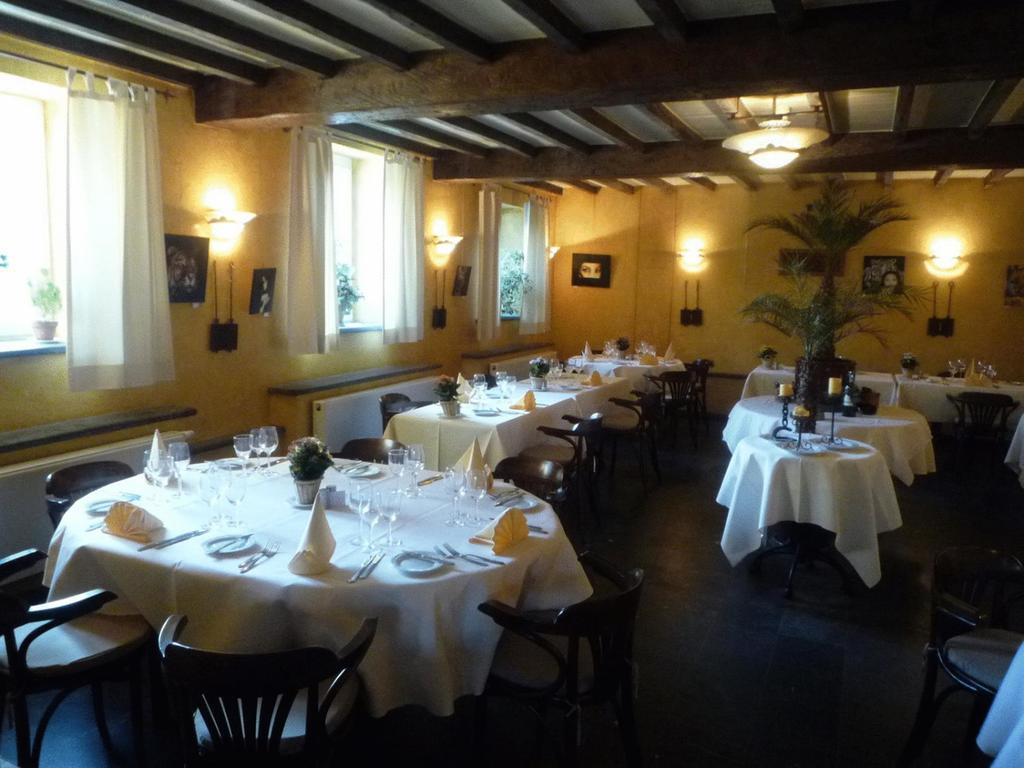 Le Chateau De Rendeux Bagian luar foto